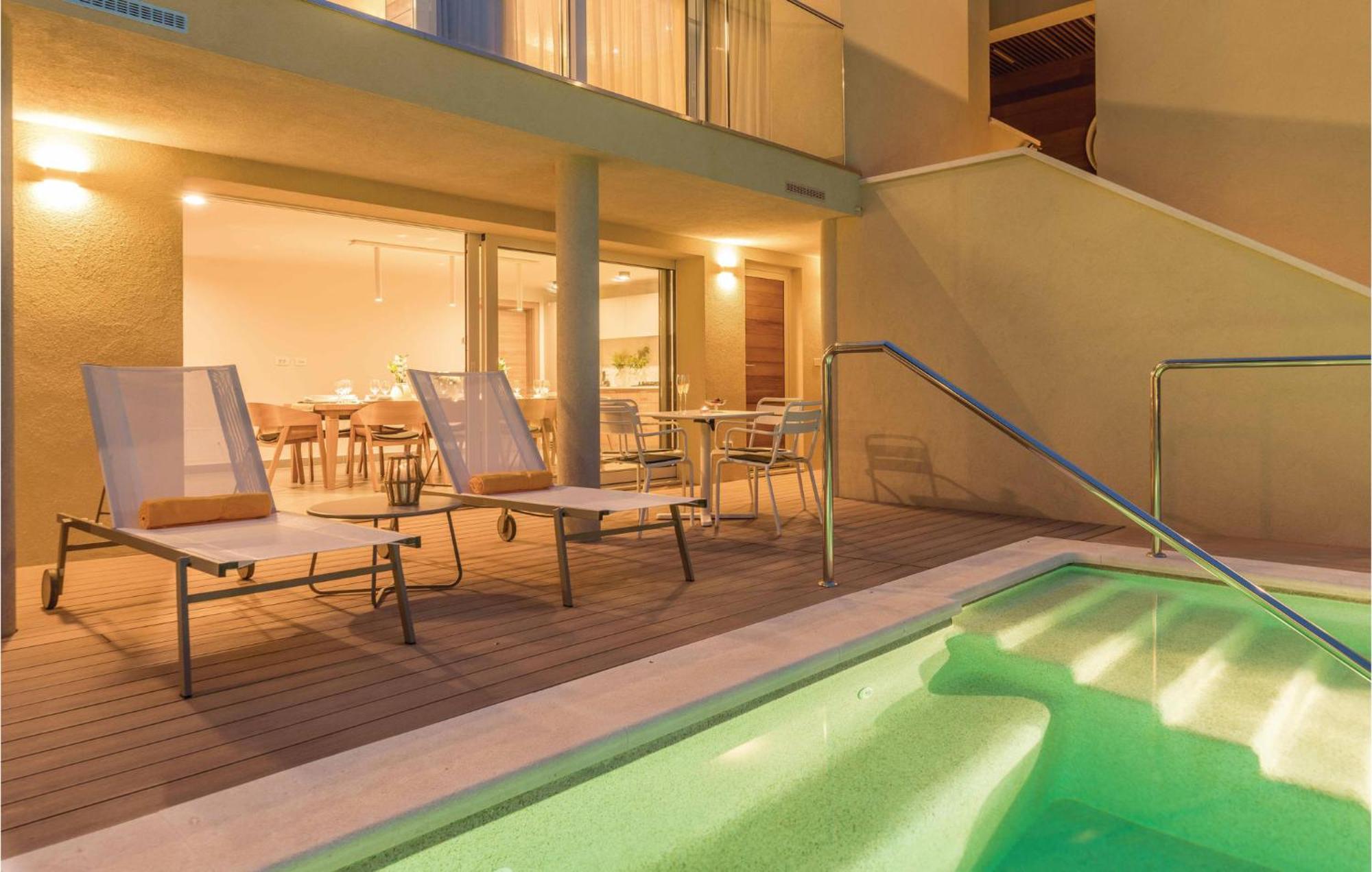 Nice Apartment In Plomin With Jacuzzi Екстериор снимка