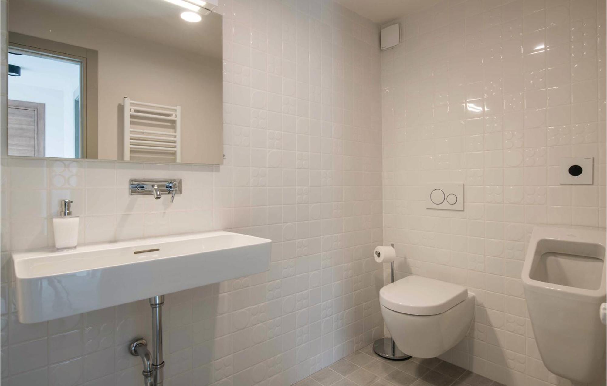 Nice Apartment In Plomin With Jacuzzi Екстериор снимка