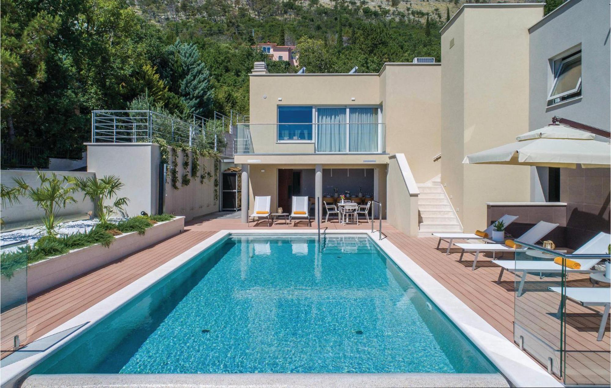 Nice Apartment In Plomin With Jacuzzi Екстериор снимка