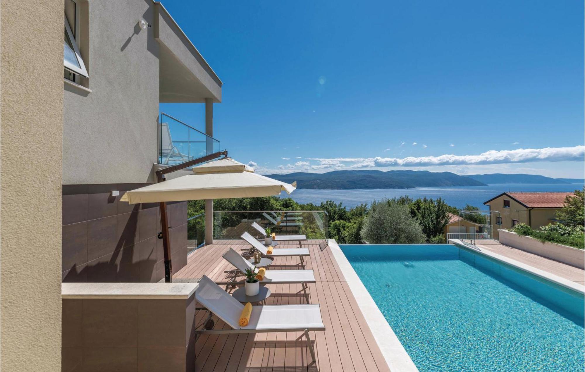 Nice Apartment In Plomin With Jacuzzi Екстериор снимка