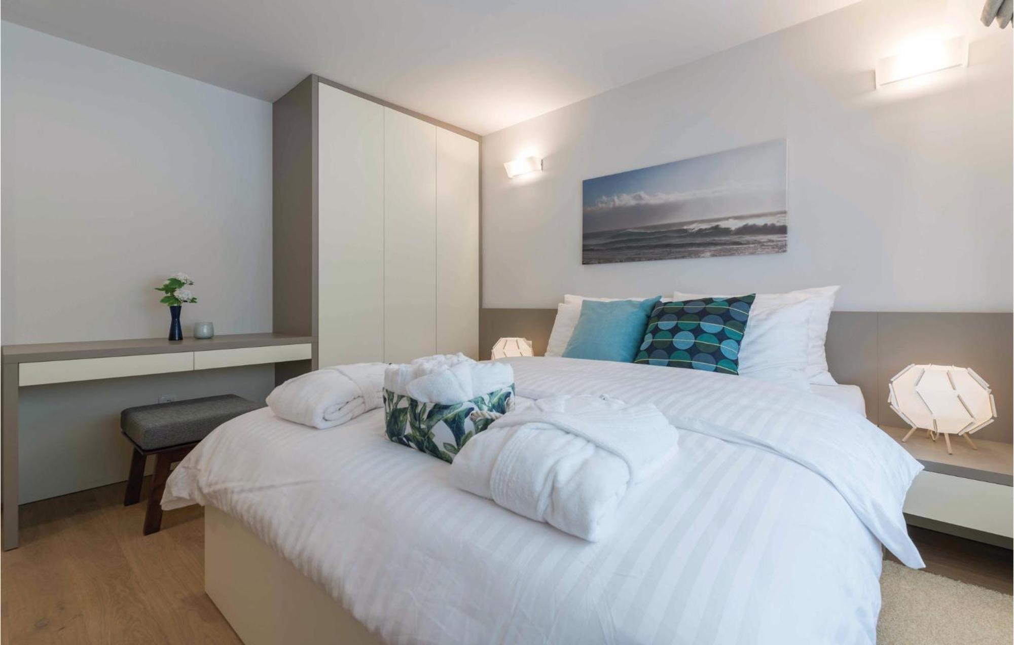 Nice Apartment In Plomin With Jacuzzi Екстериор снимка